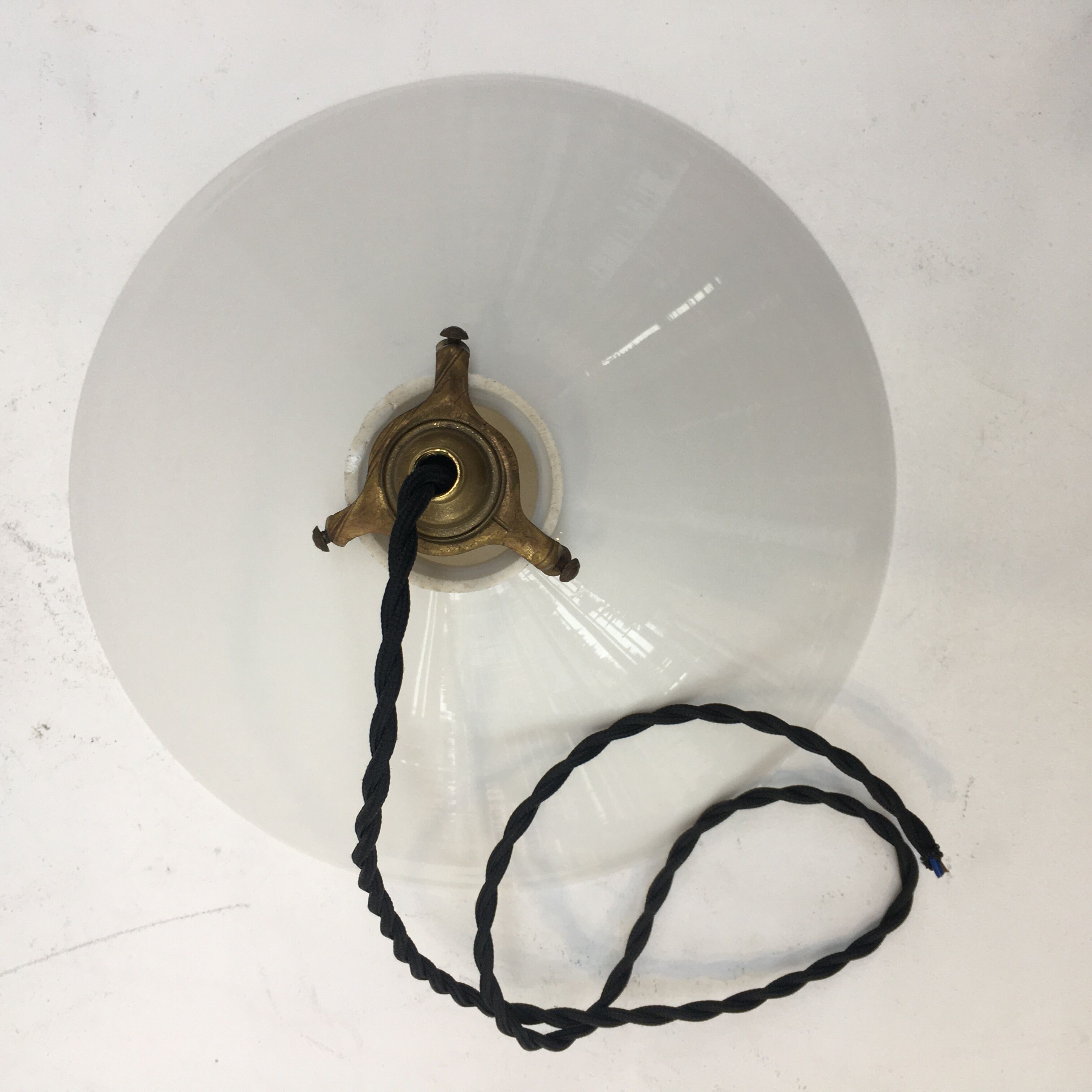 Suspension vintage en opaline blanche