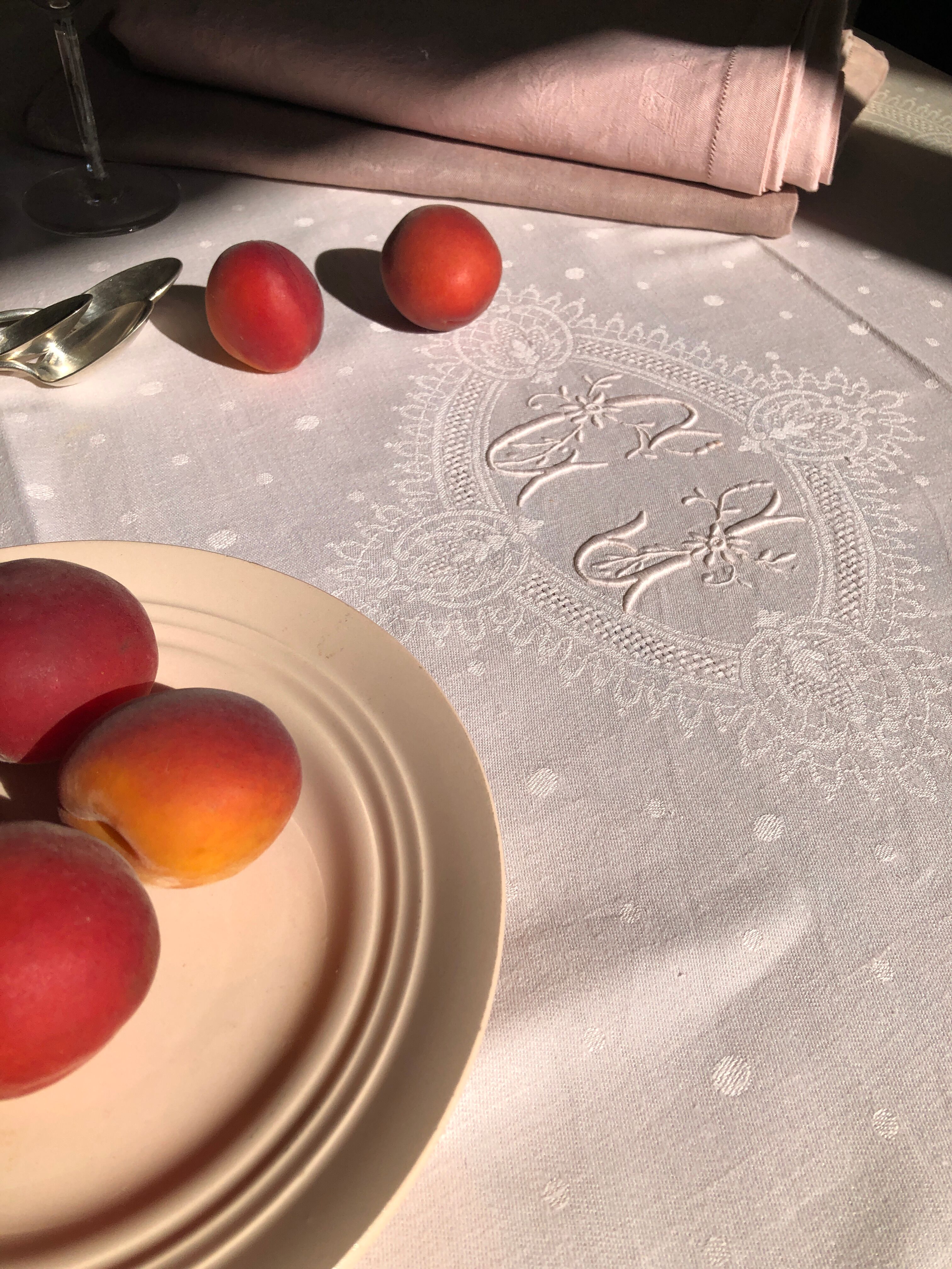 Nappe ancienne en damassée coton teintée en rose thé