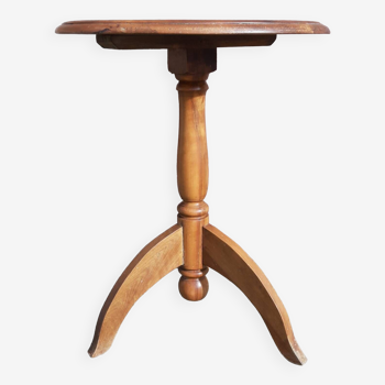 Pedestal table