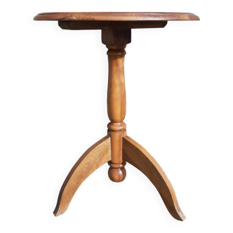 Pedestal table