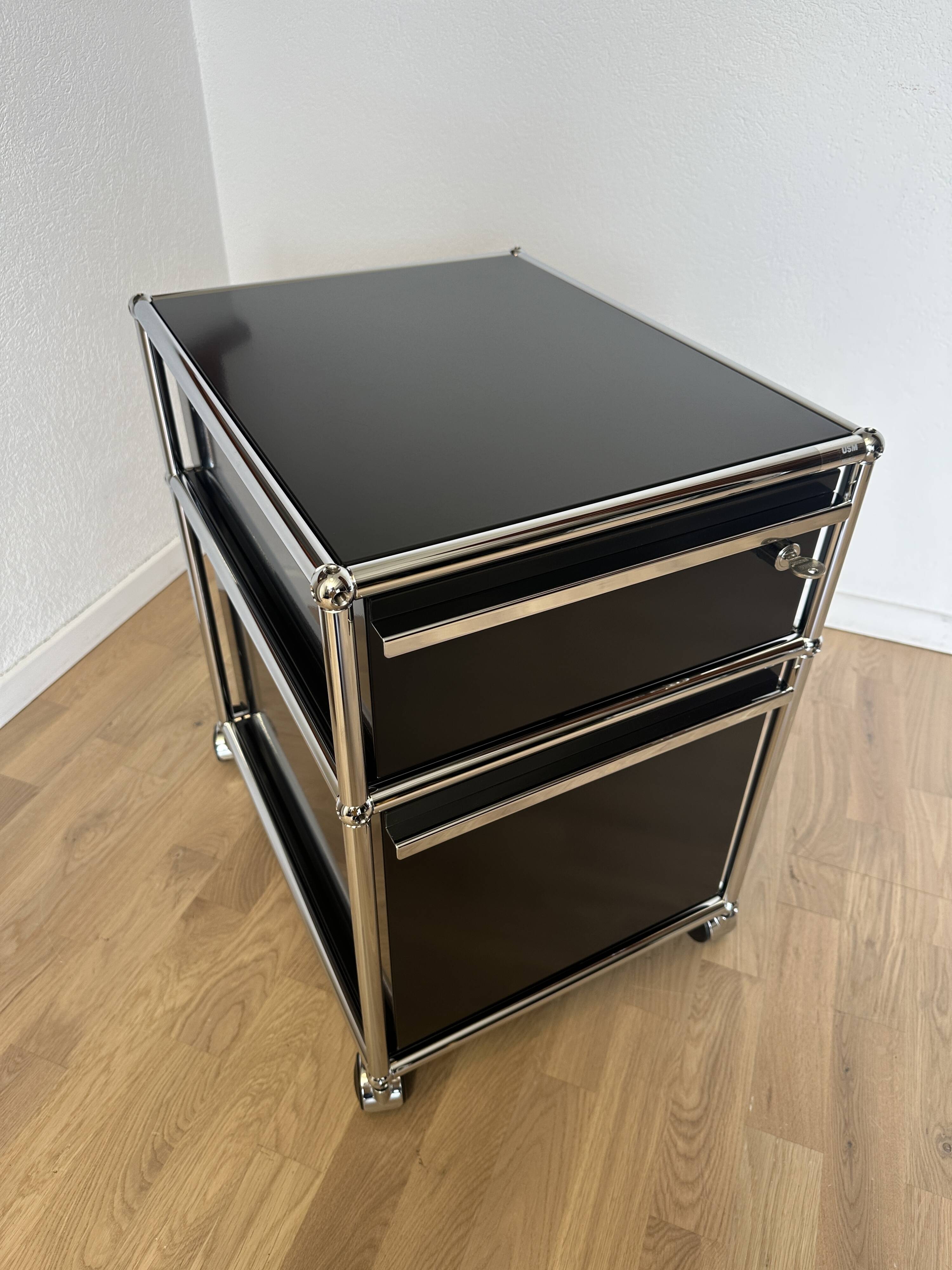 USM Haller mobile cabinet in Graphite Black
