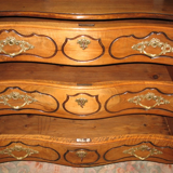 Crossbow in 18th century Walnut Louis XV Dresser