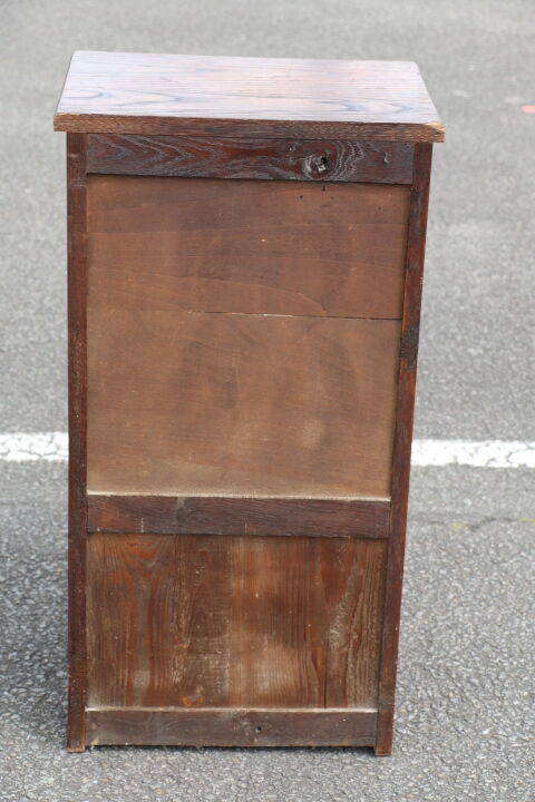Dark single curtain cabinet