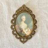 Golden frame oval young girl modaine