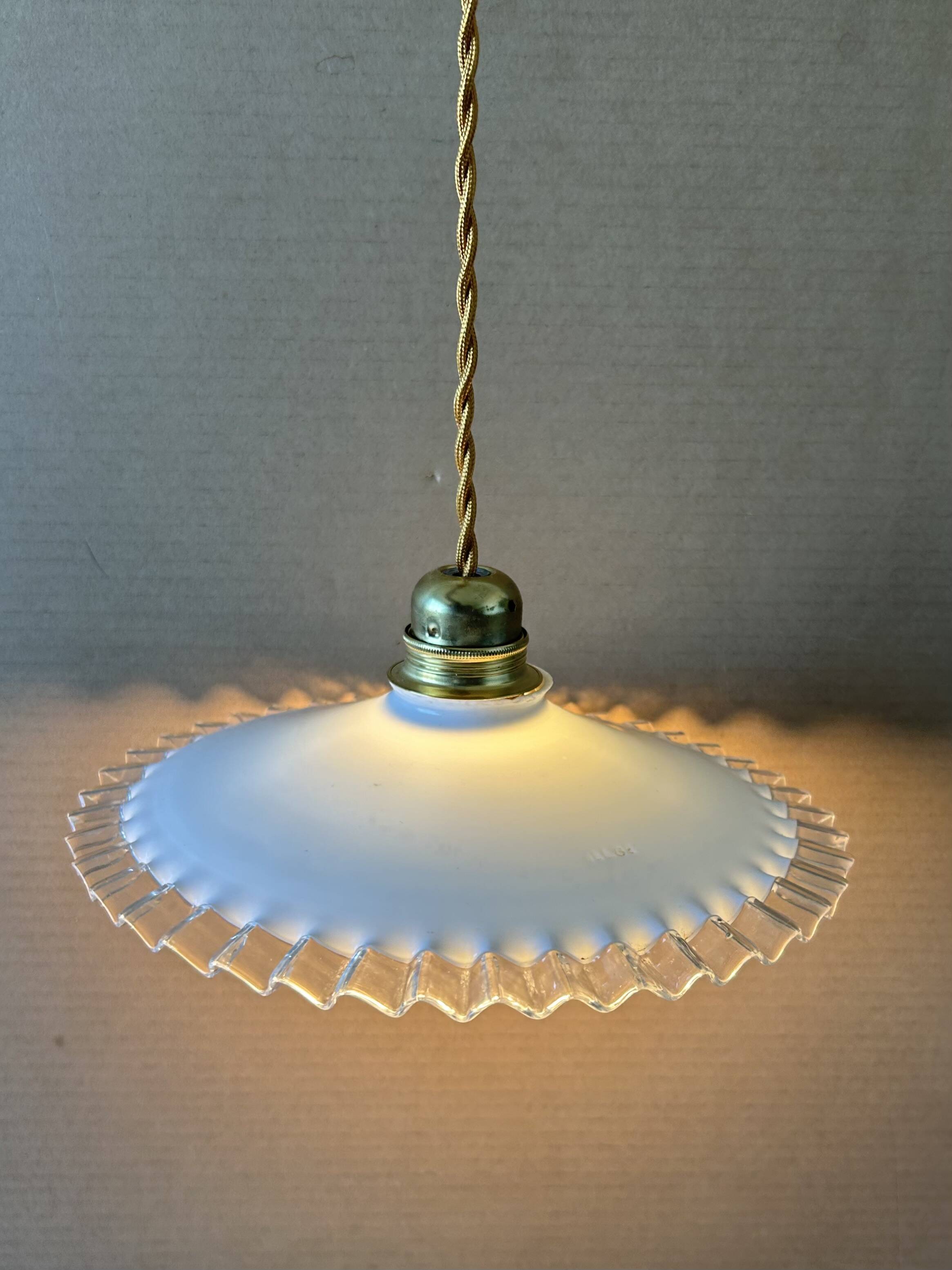 Suspension opaline ancienne