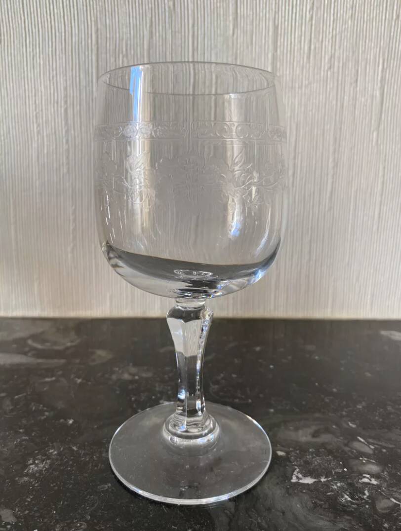 6 crystal wine glasses, engraved decoration