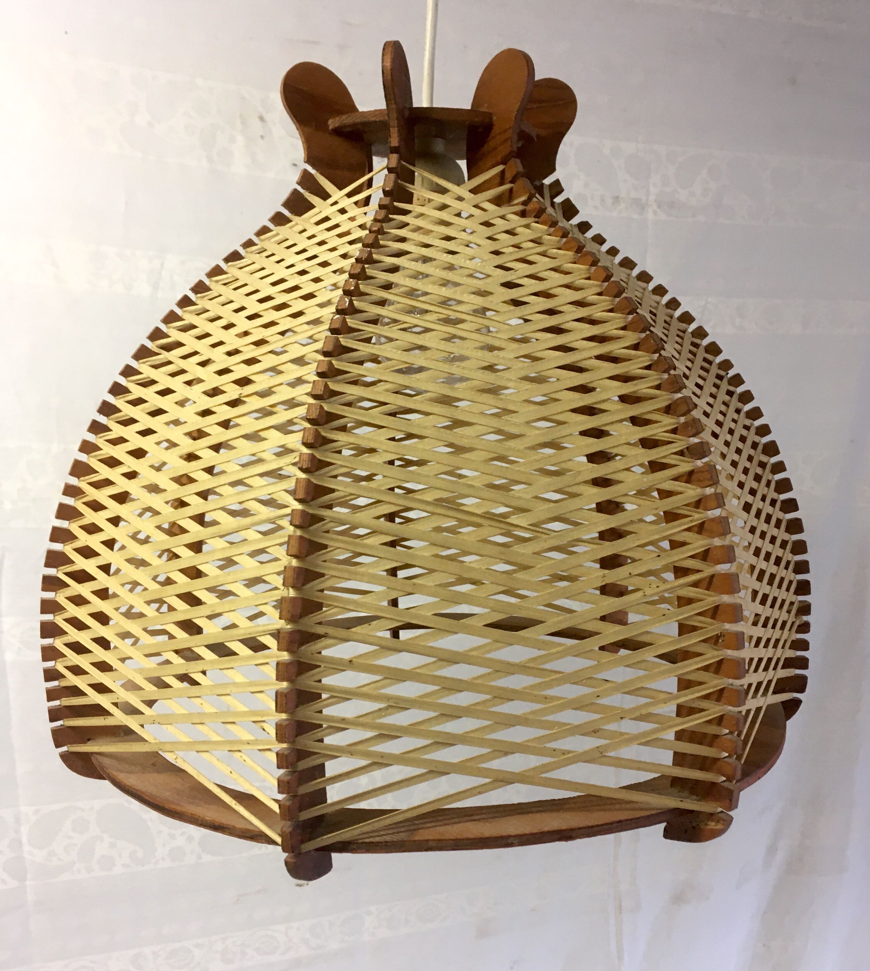 Scandinavian style suspension wood and yarn - 60s