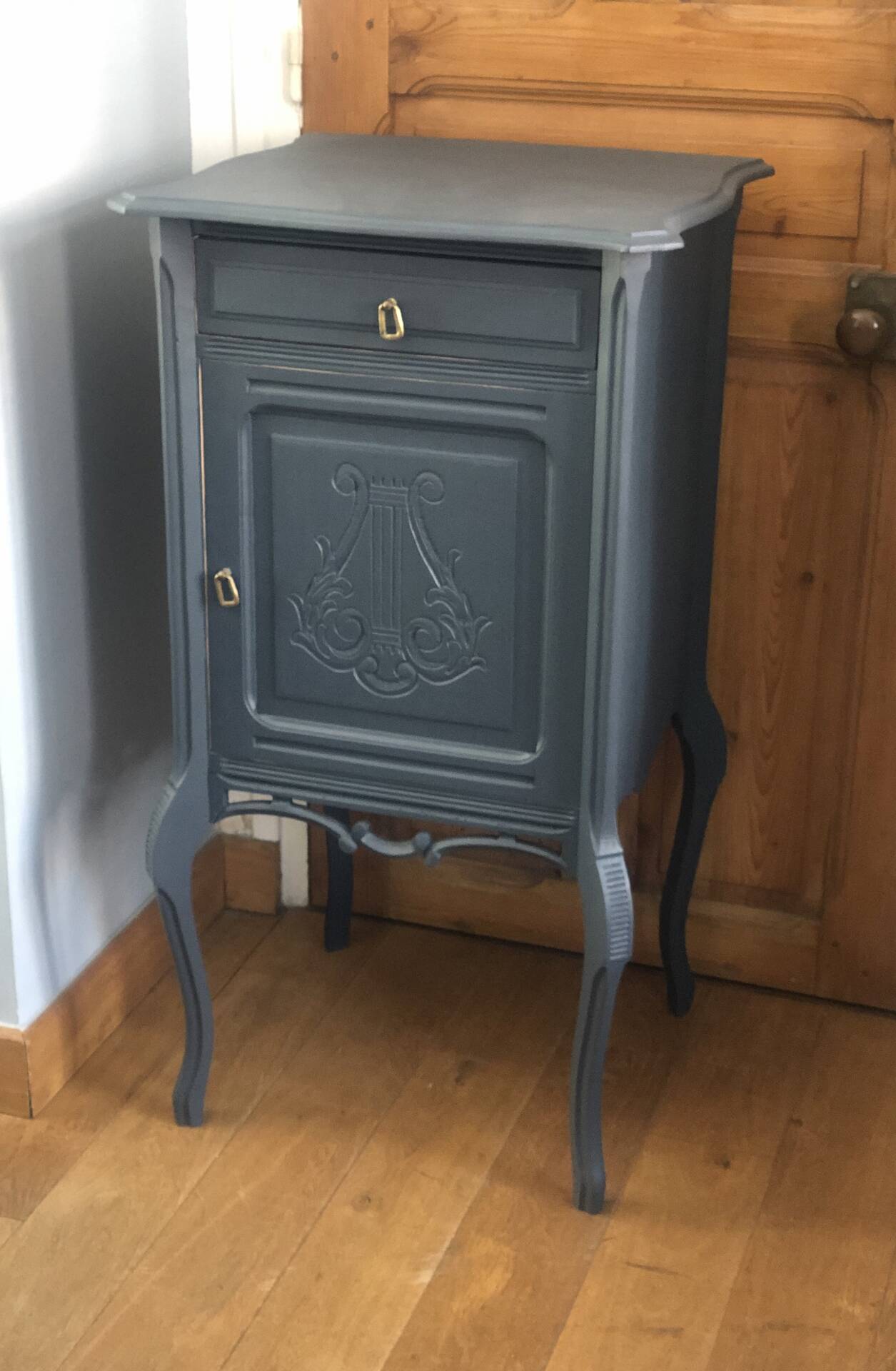 Chevet, meuble d’appoint