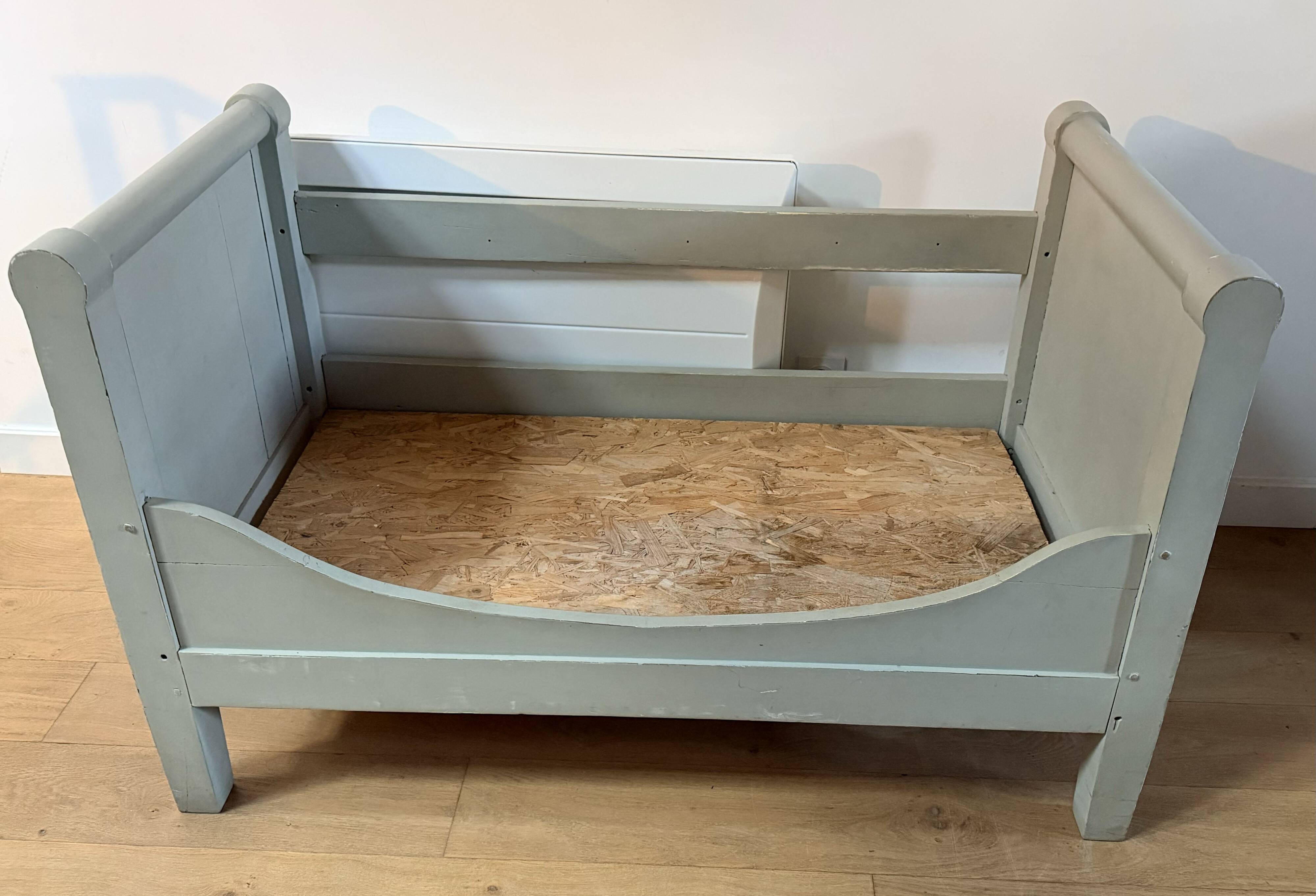 Small oak bench bed
