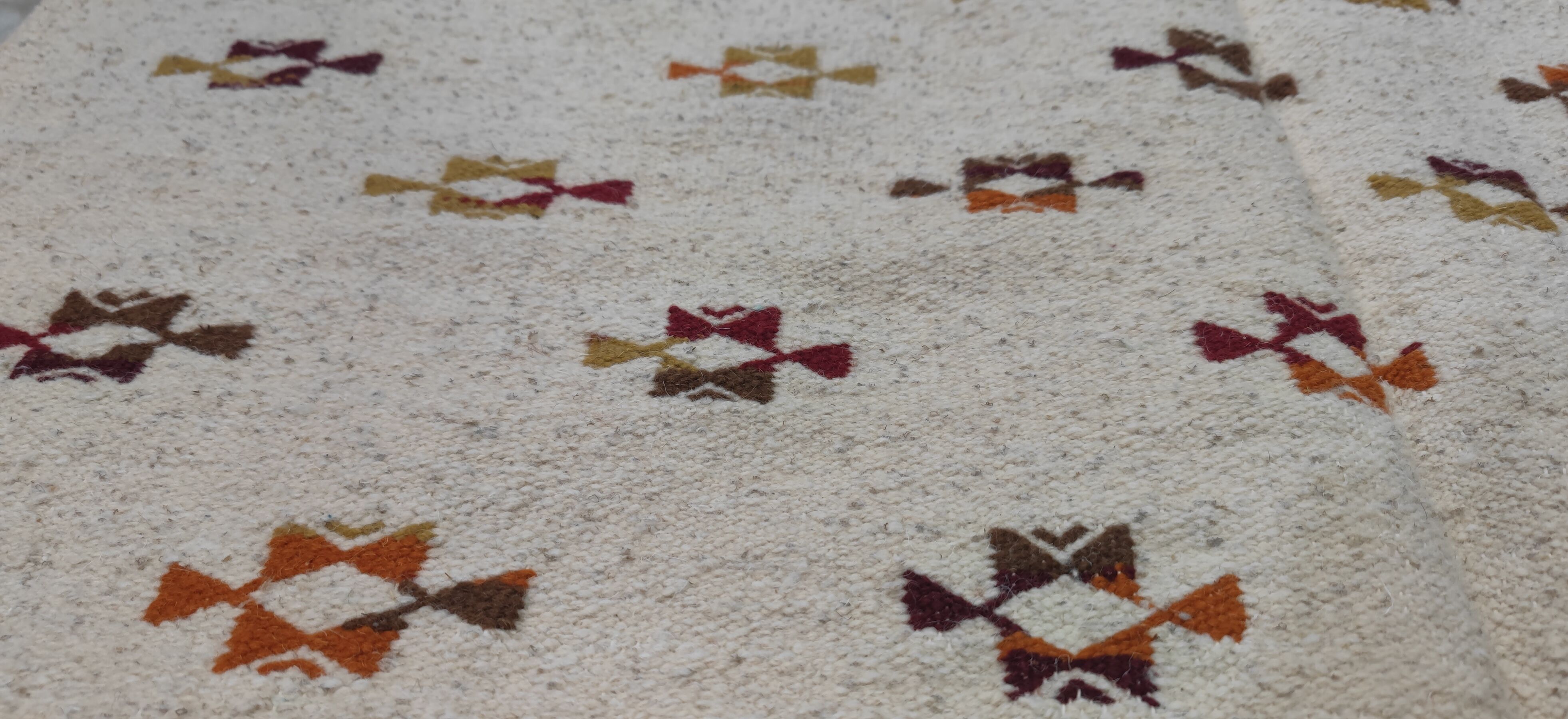 White and brown hand-woven rugs 125x180cm