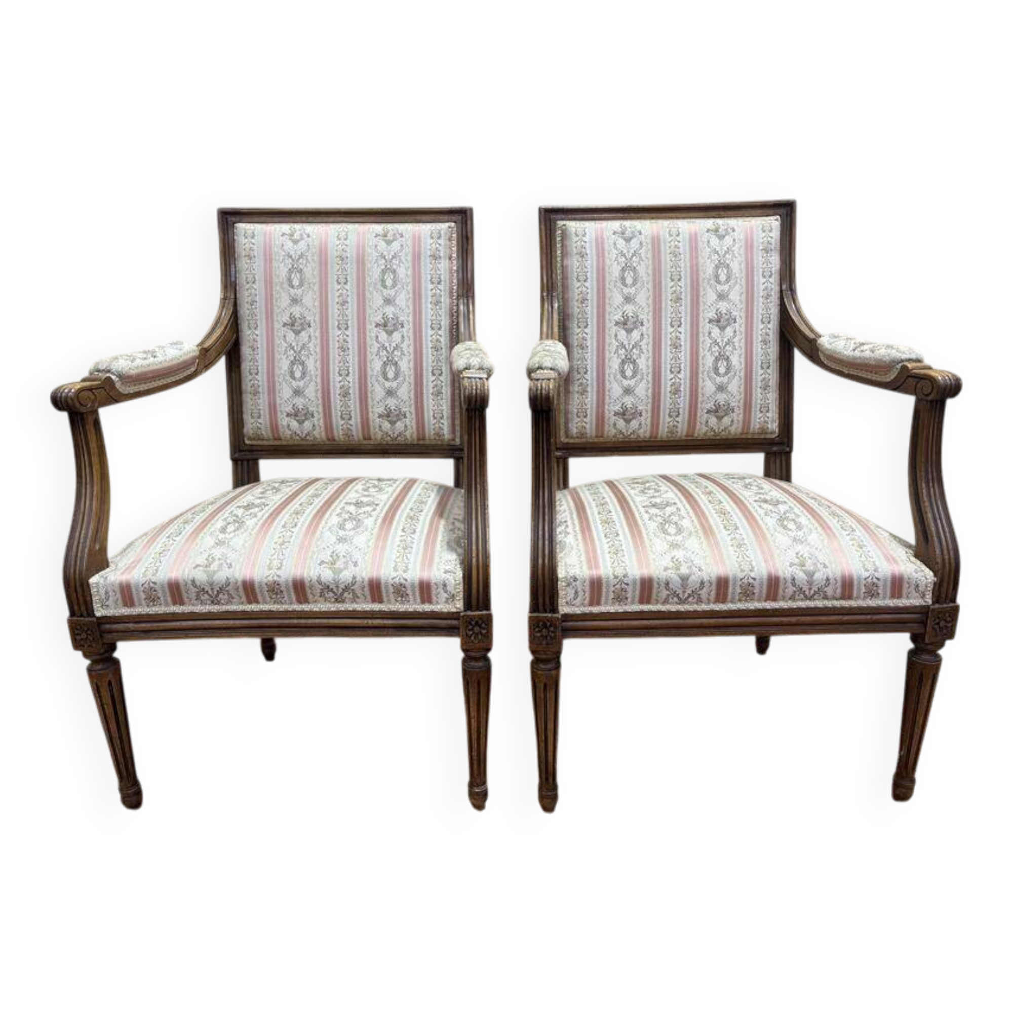 Paire de fauteuils à la reine de style Louis XVI