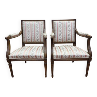 Paire de fauteuils à la reine de style Louis XVI