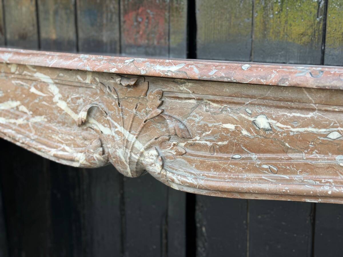 Louis XV fireplace in Rance marble from the 18th century
