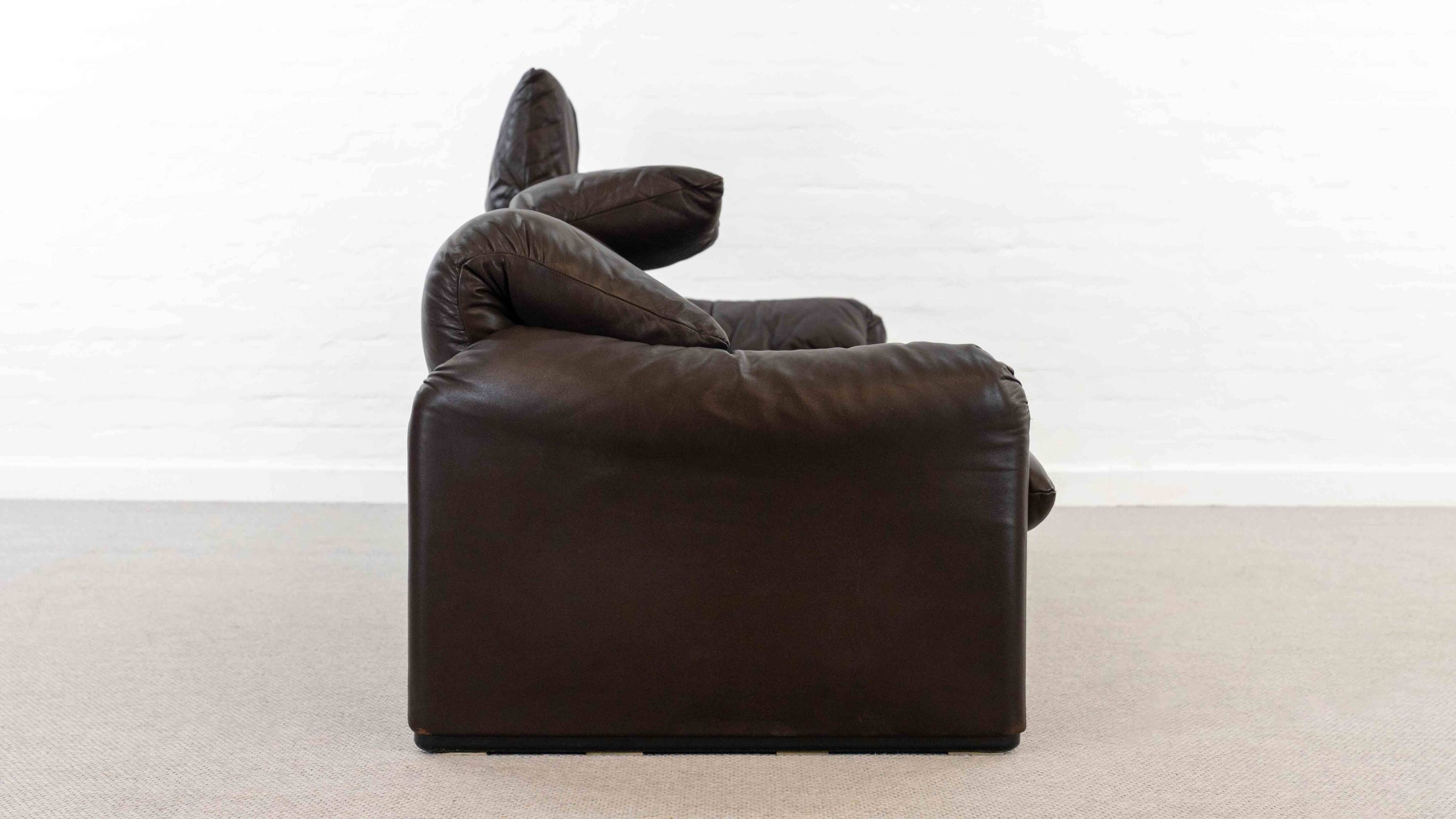 Cassina Maralunga 3seat-Sofa in darkbrown leather by Vico Magistretti