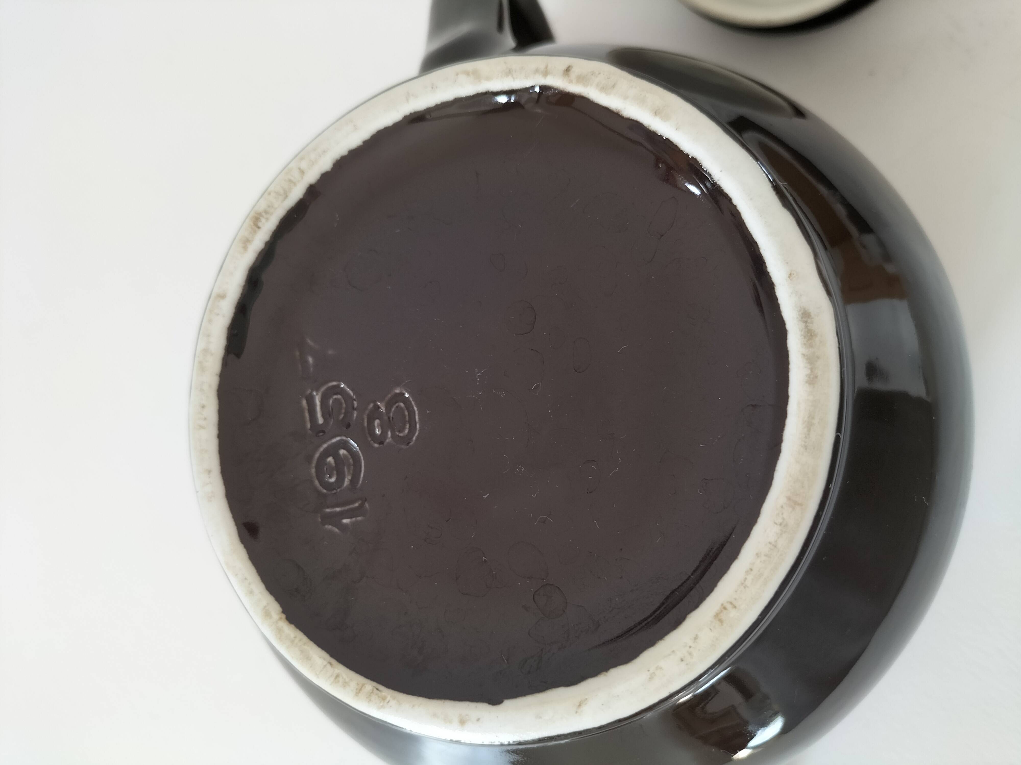 Théière vintage brune avec filtre intégré – 1950s