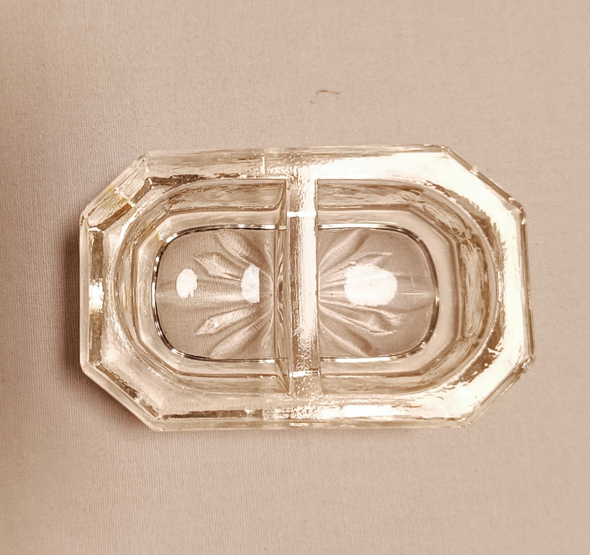 Transparent glass salt and pepper shaker