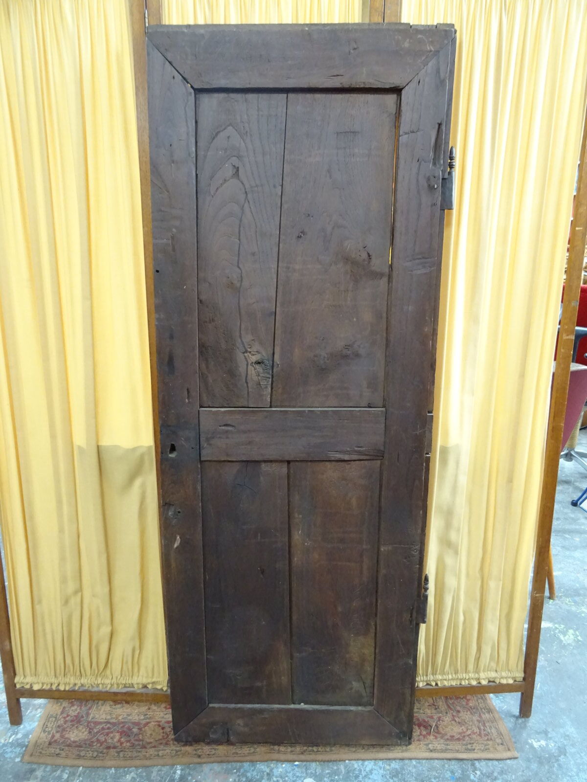 Carved floral pattern door