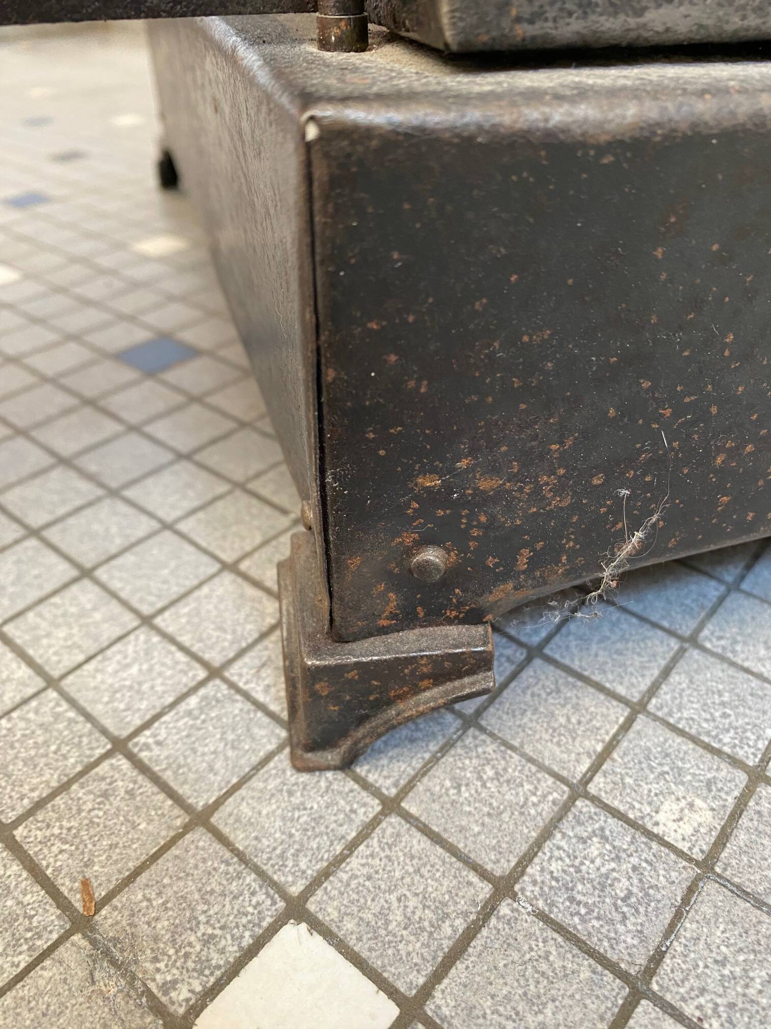 Metal bedside table from the 20s and 30s