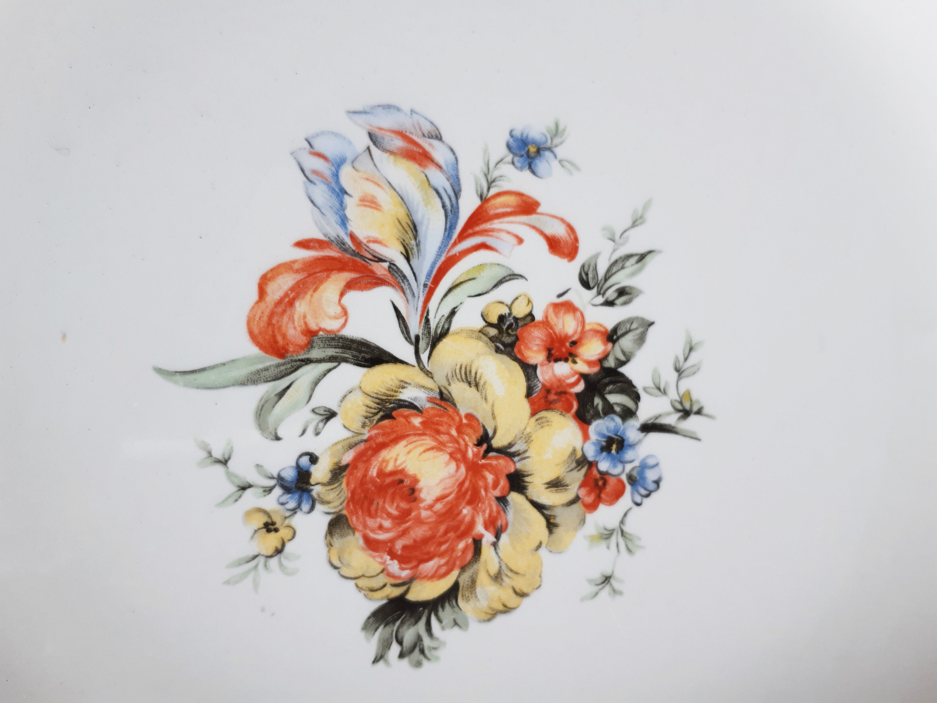 5 assiettes creuses et 1 plat en faience de Lunéville KG Marie-Thérèse