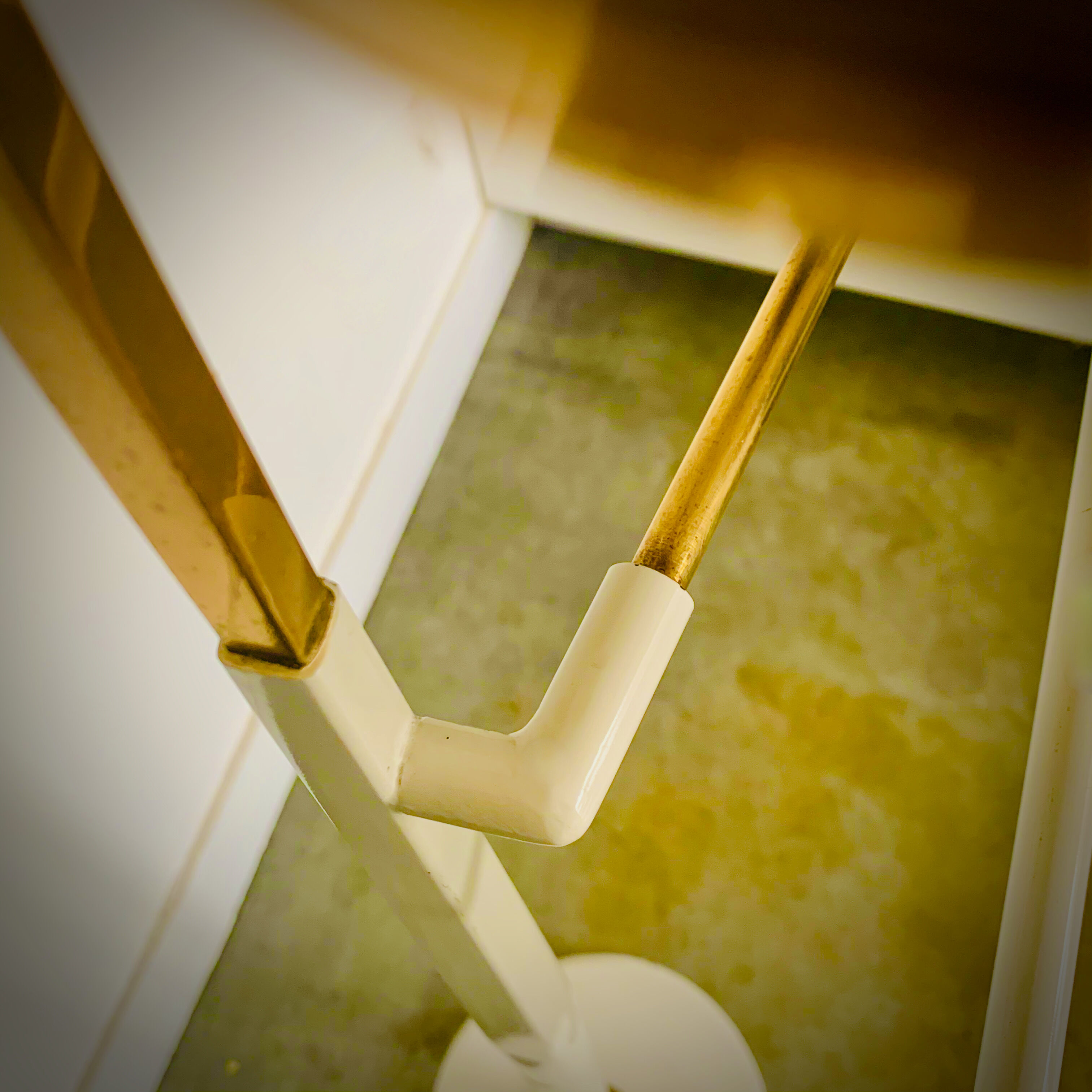 Art Deco chamber valet in brass and white laquered steel 40/50'