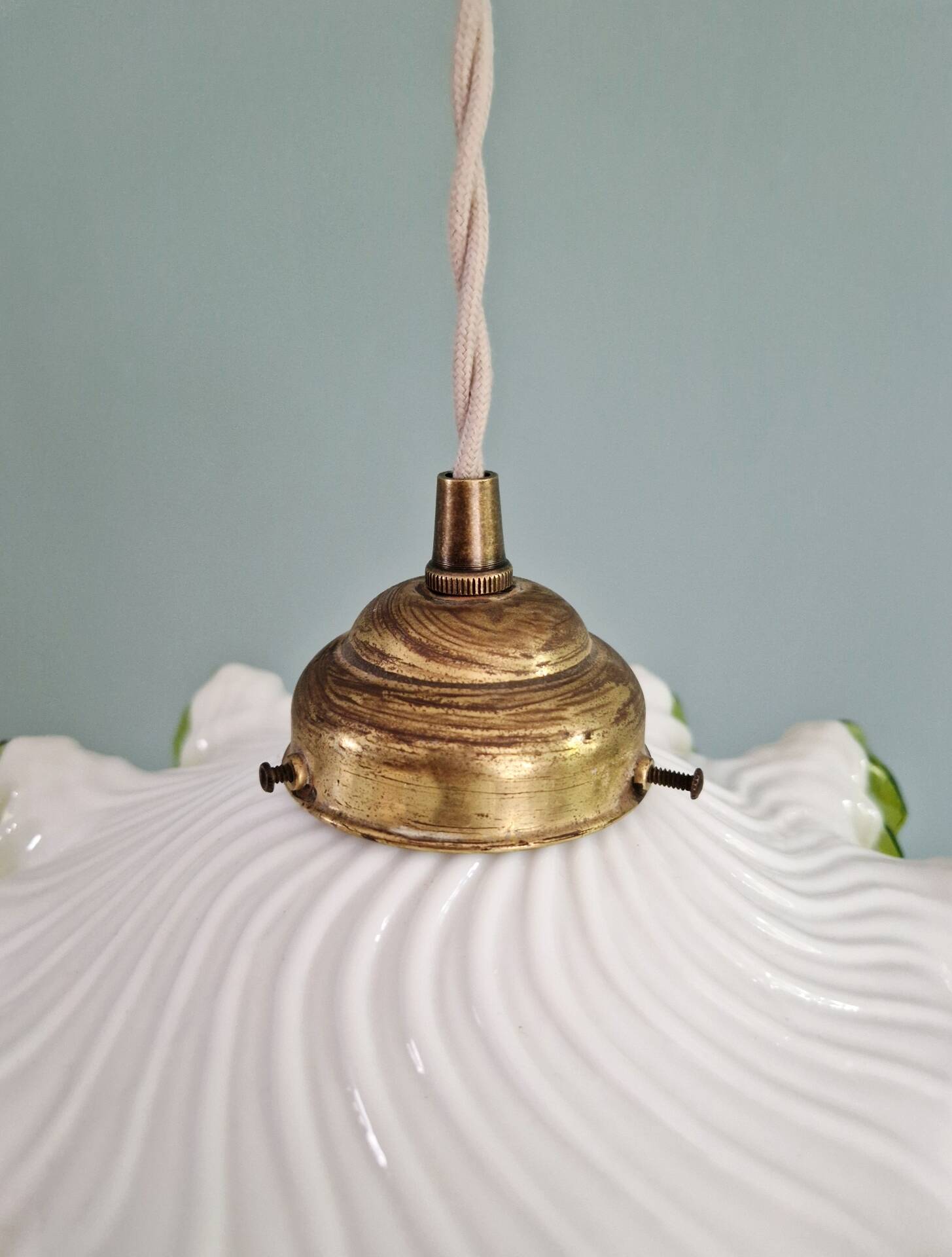Art Deco suspension in white opaline with a scalloped design, 1920-30.