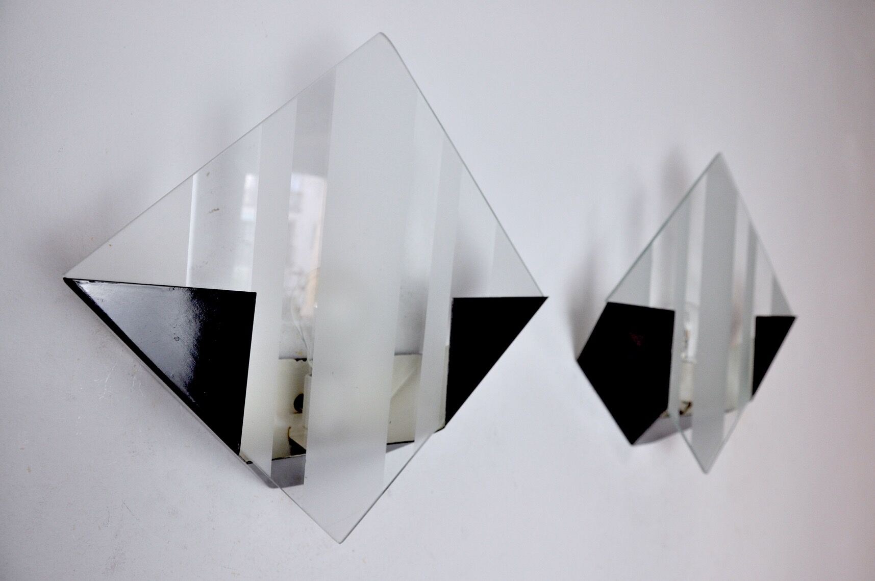 Pair of wall lamps "Rombo" by Miguel Milá, Spain, 1980