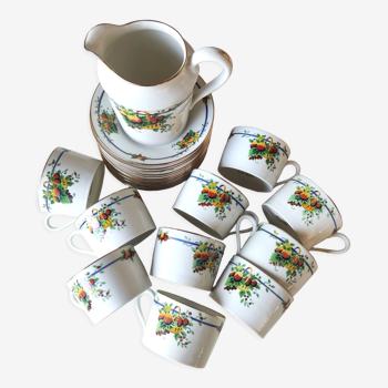 10 tasses à thé et crémier en porcelaine de Limoges