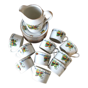 10 tasses à thé et crémier en