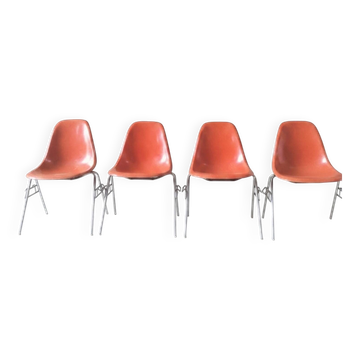 4 Ray and Charles Eames chairs, Herman Miller edition.