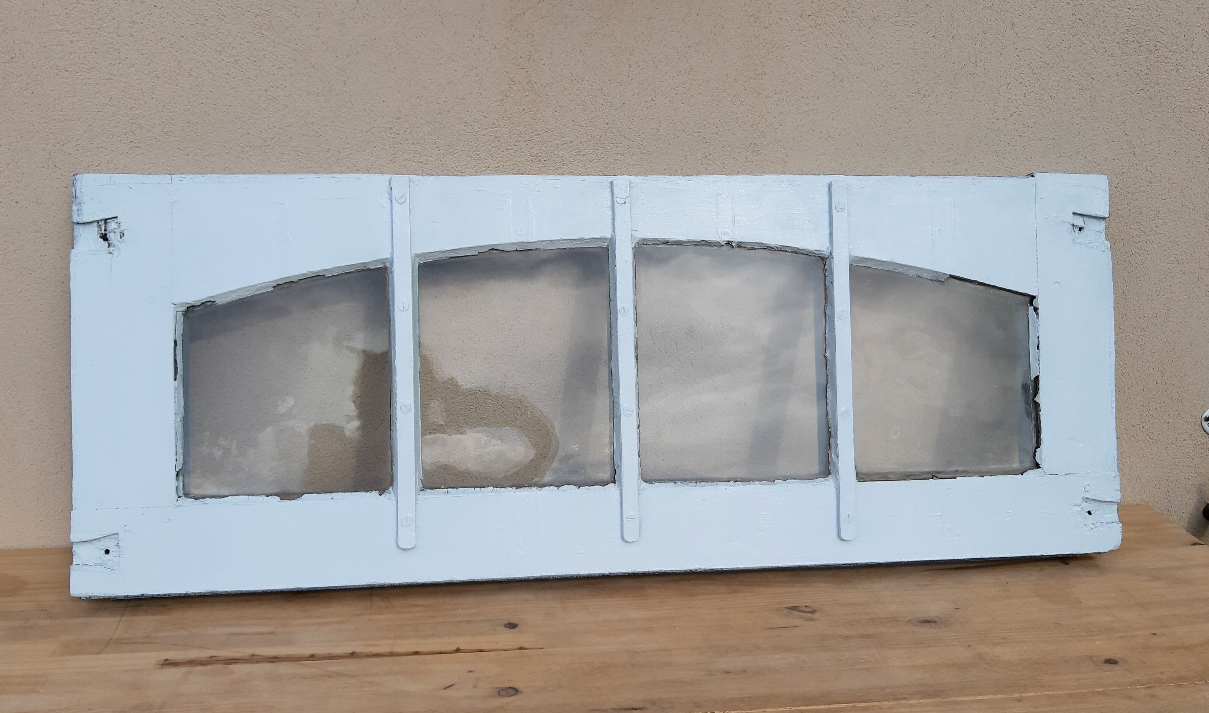 Half-moon beef eye window