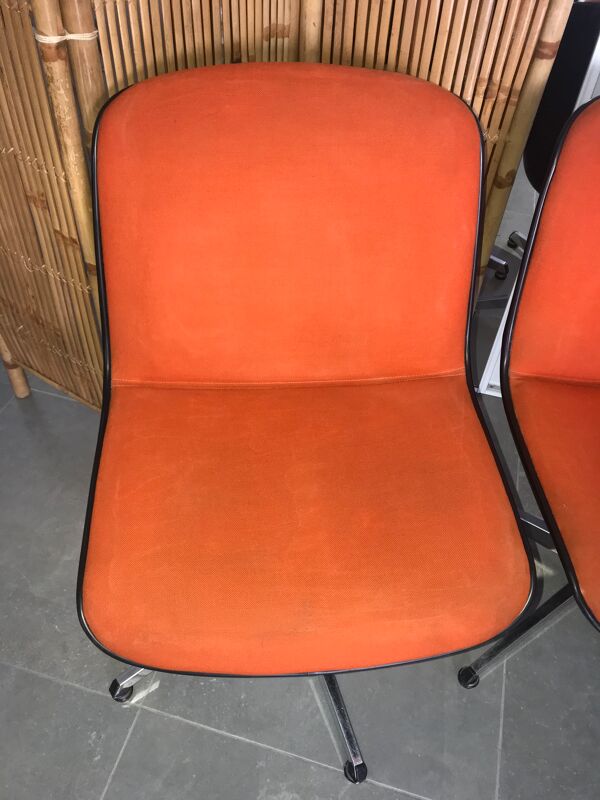 Paire de fauteuils de bureau pivotant orange année 70