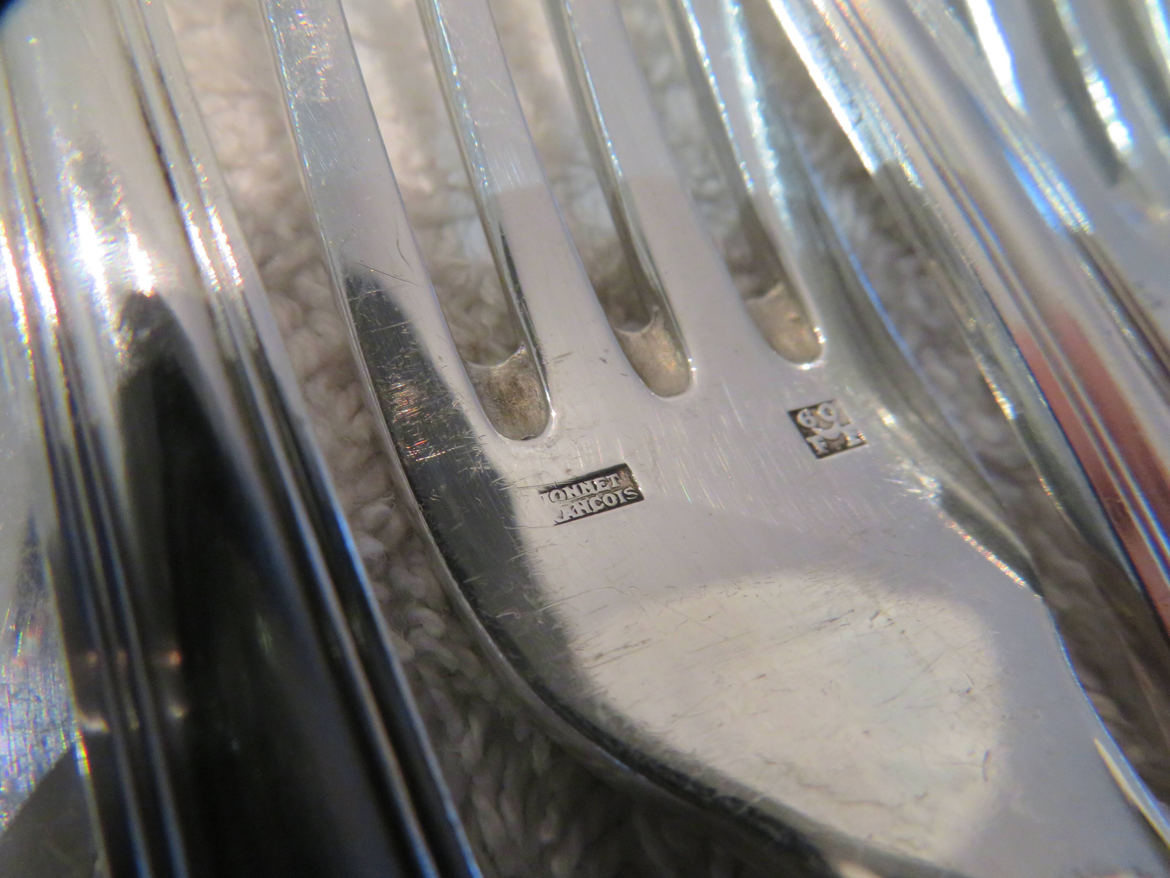 12 silver plated dessert forks, goldsmith Frionnet shell 18.3cm