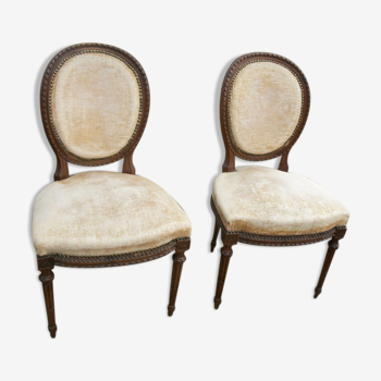 Paire de chaises de style Louis XVI