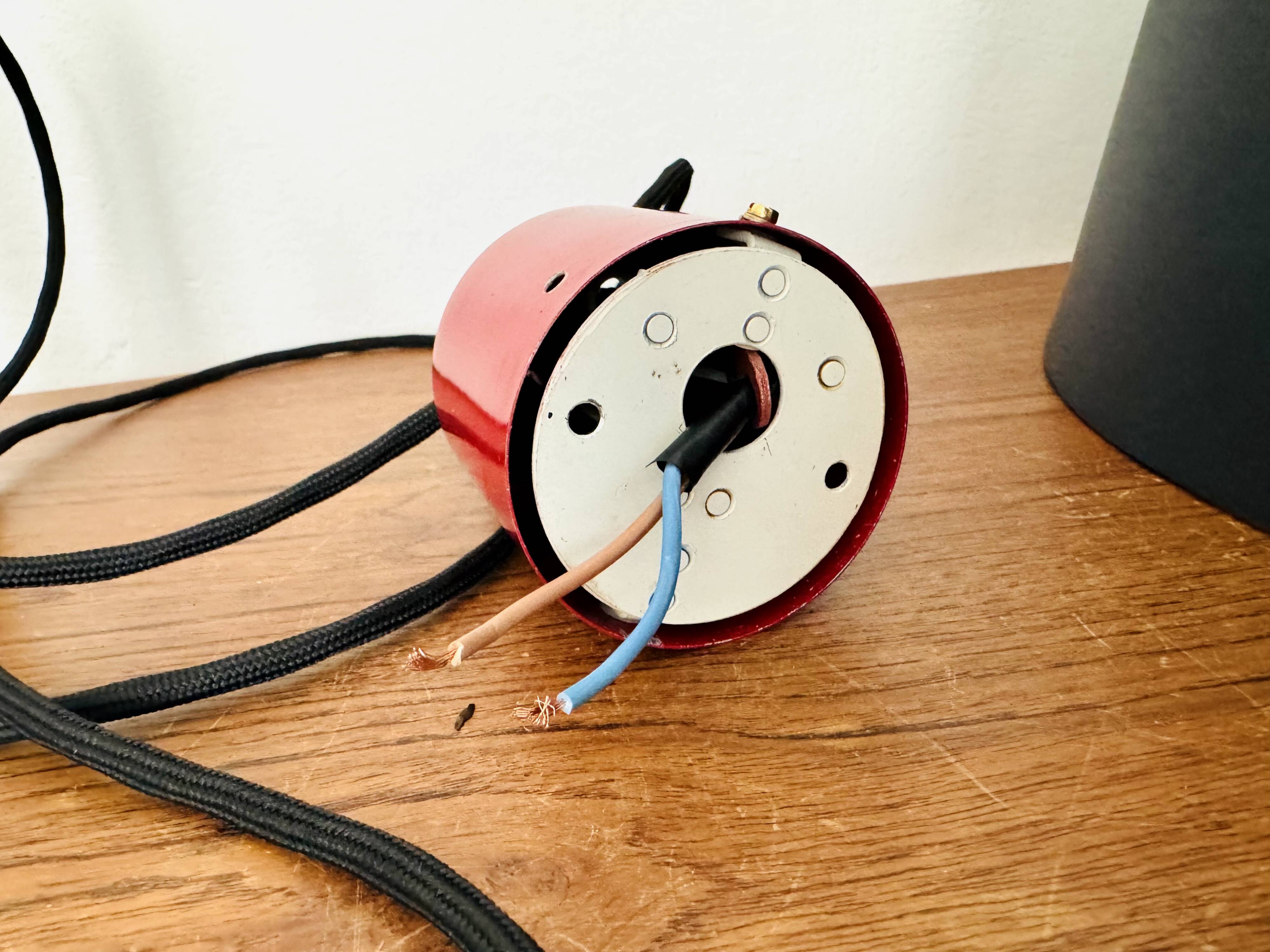 Adjustable Pendant Lamp with Counterweight