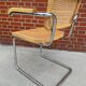 Chaise Cesca modèle Marcel Breuer avec accoudoirs B64