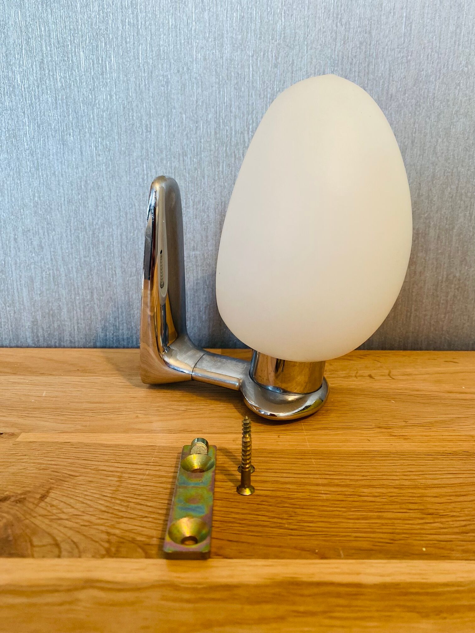 Opaline wall lamp half egg form