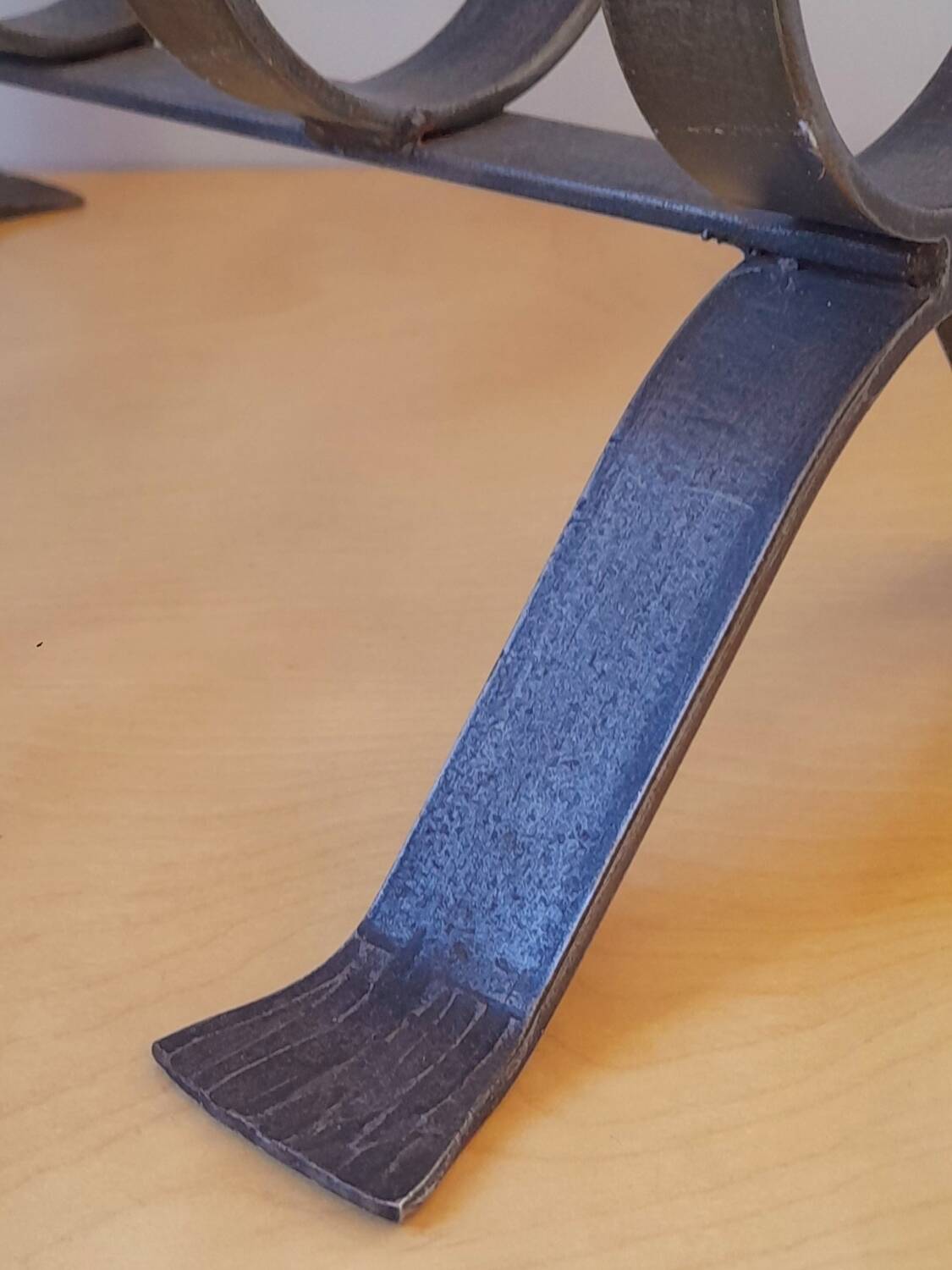 Brutalist magazine rack in forged steel, 1950.