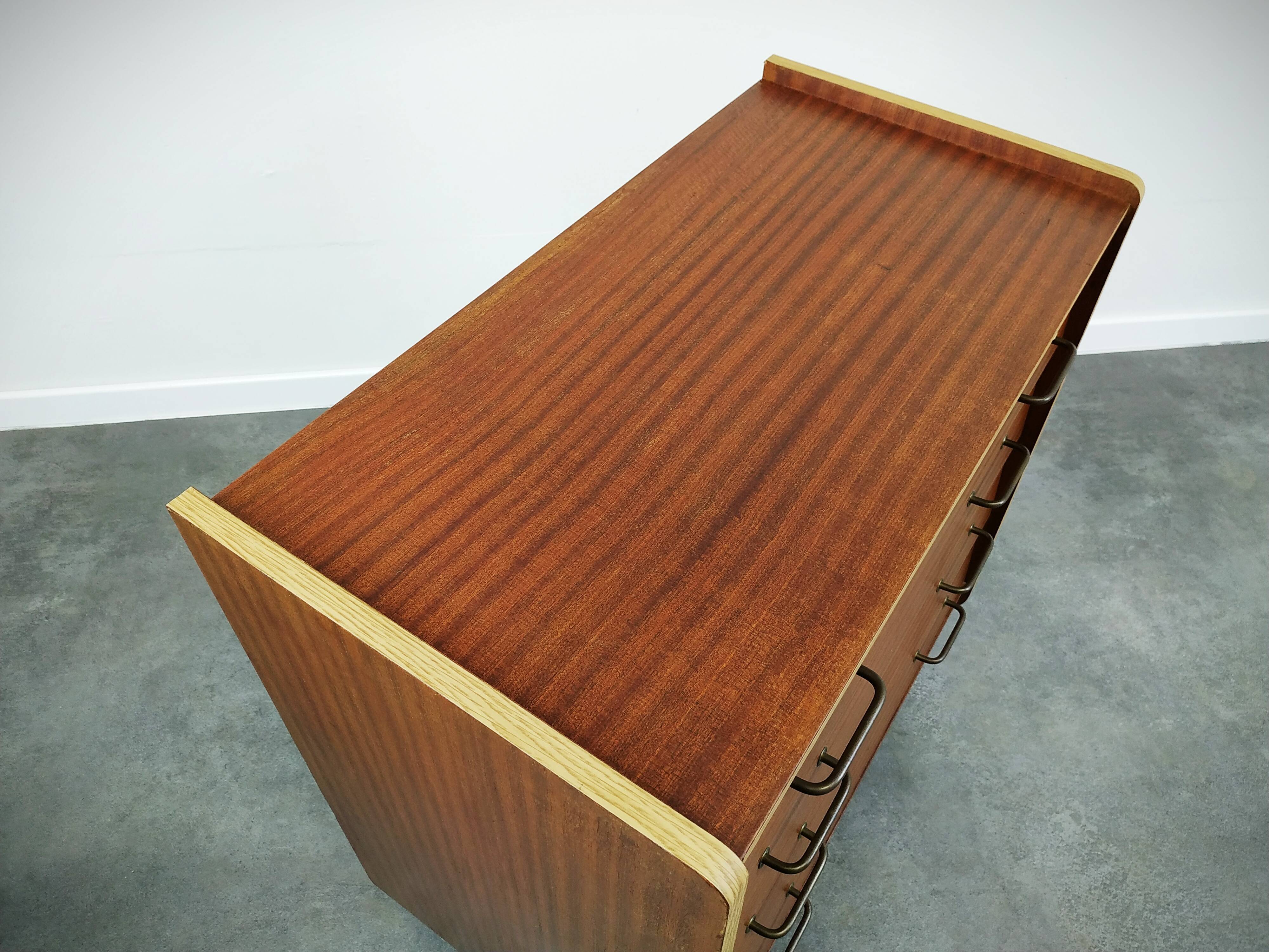 Compass feet dresser