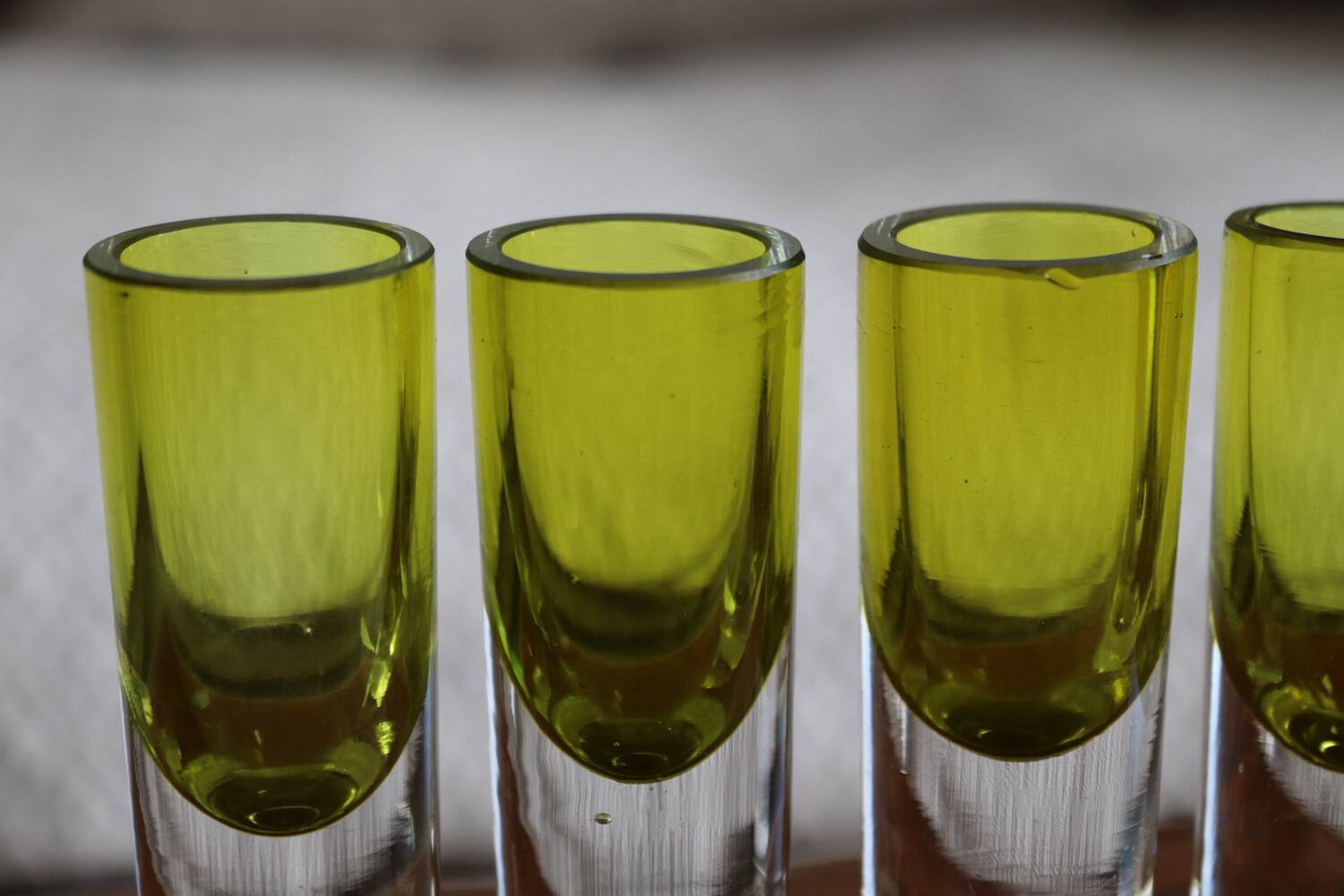 Lot de 5 verres à liqueur en verre vert