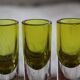 Lot de 5 verres à liqueur en verre vert