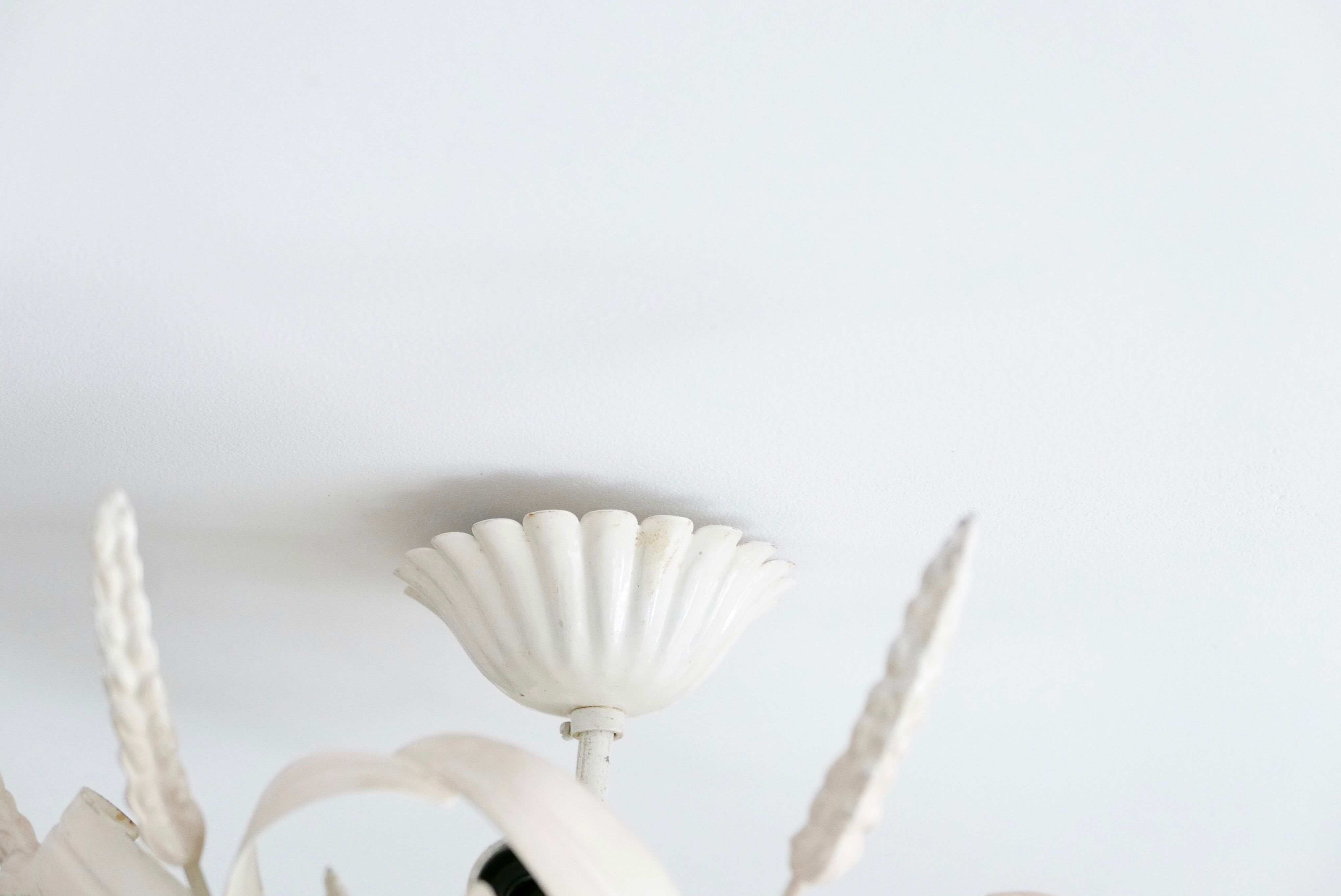 Ceiling light foliage in white metal early 1970s