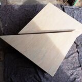 Table basse triangle travertin.