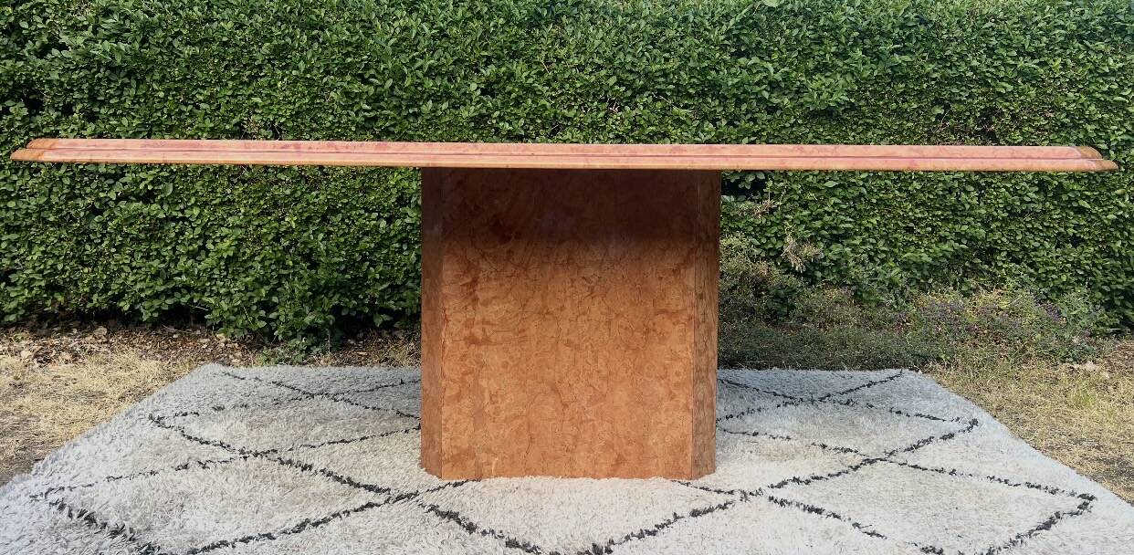 Large dining table in Rosso Alicante marble from the 70s-80s.