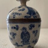 Pot couvert en porcelaine craquelée de Chine muni de la marque Jiaqing
