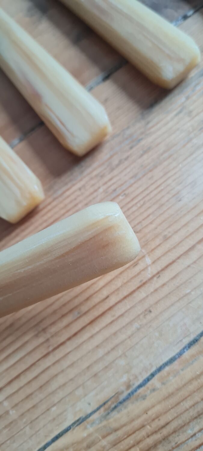 Set of 9 bakelite knives