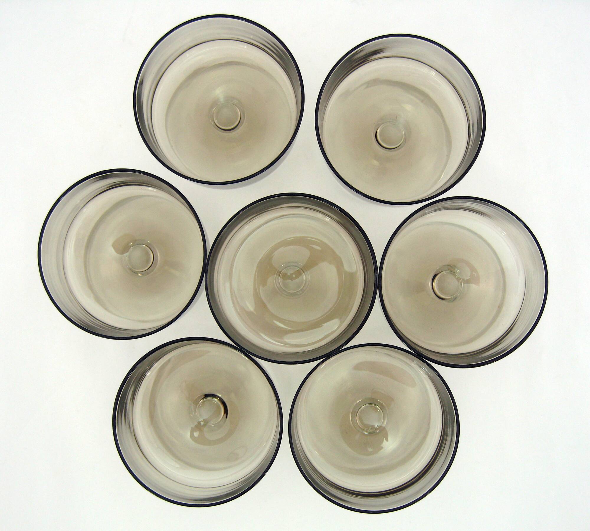 7 champagne glasses in smoked brown glass - Cavalier Sweden Luminarc Arcoroc France - vintage 70s