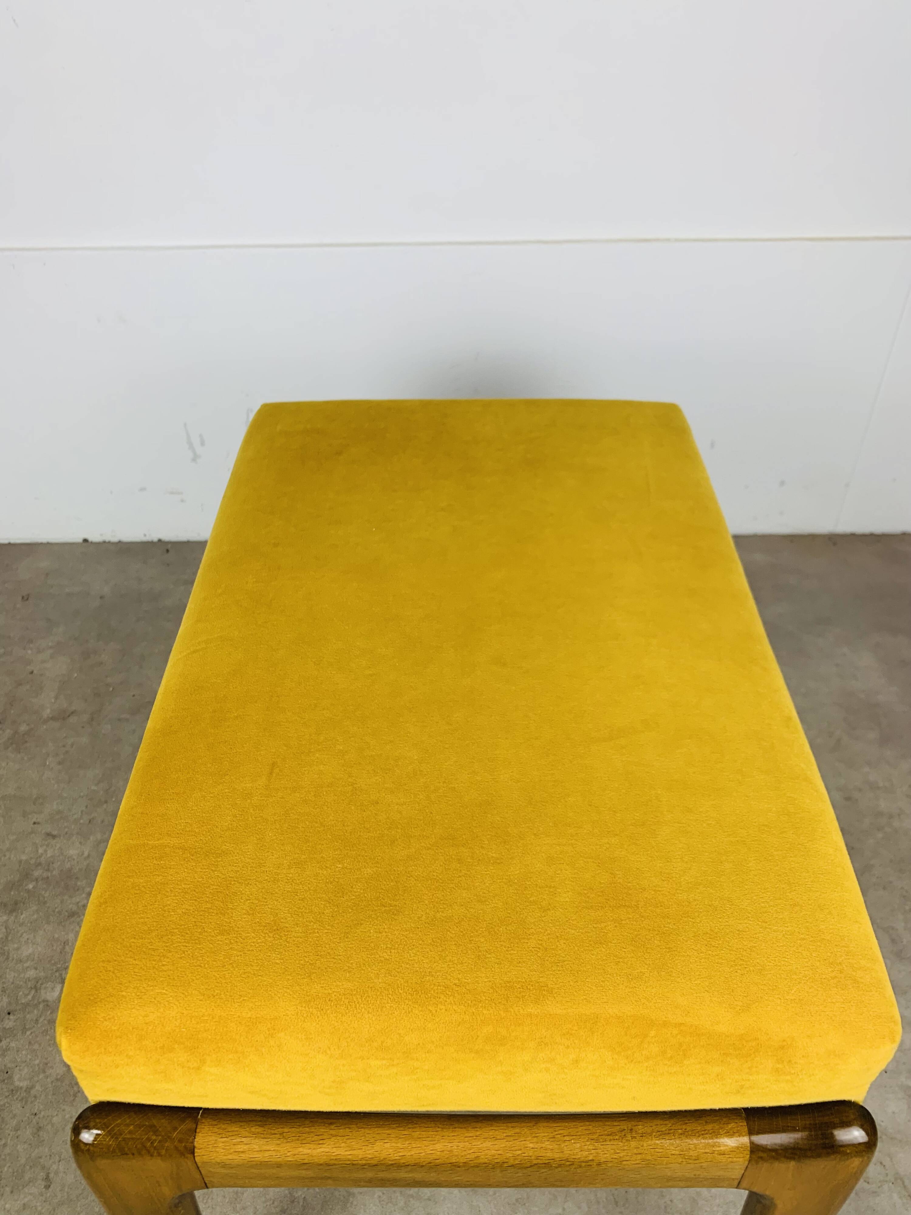 Tabouret scandinave en teck et velours jaune, années 60