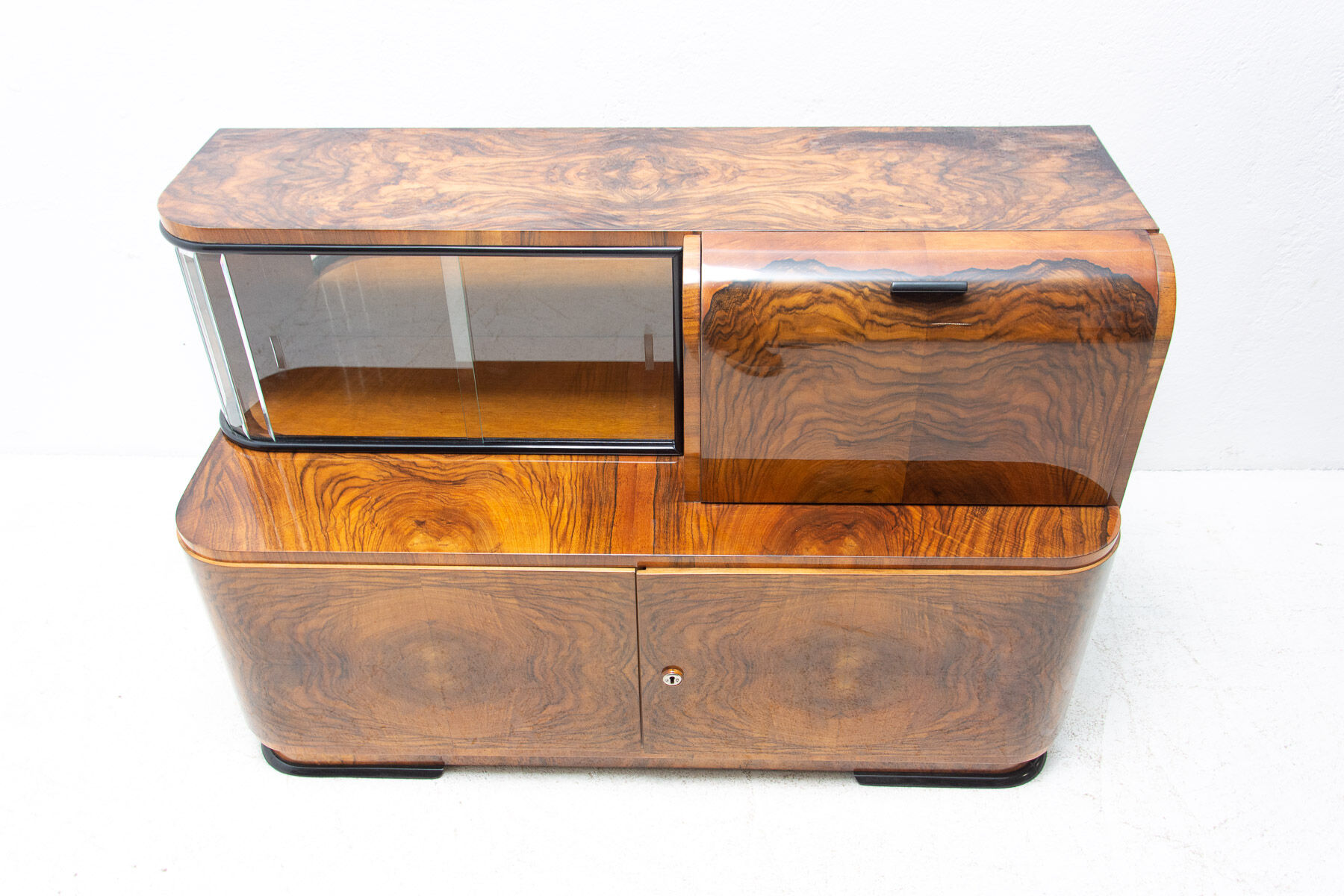 Art deco bar cabinet attribute to jindřich halabala, 1930s