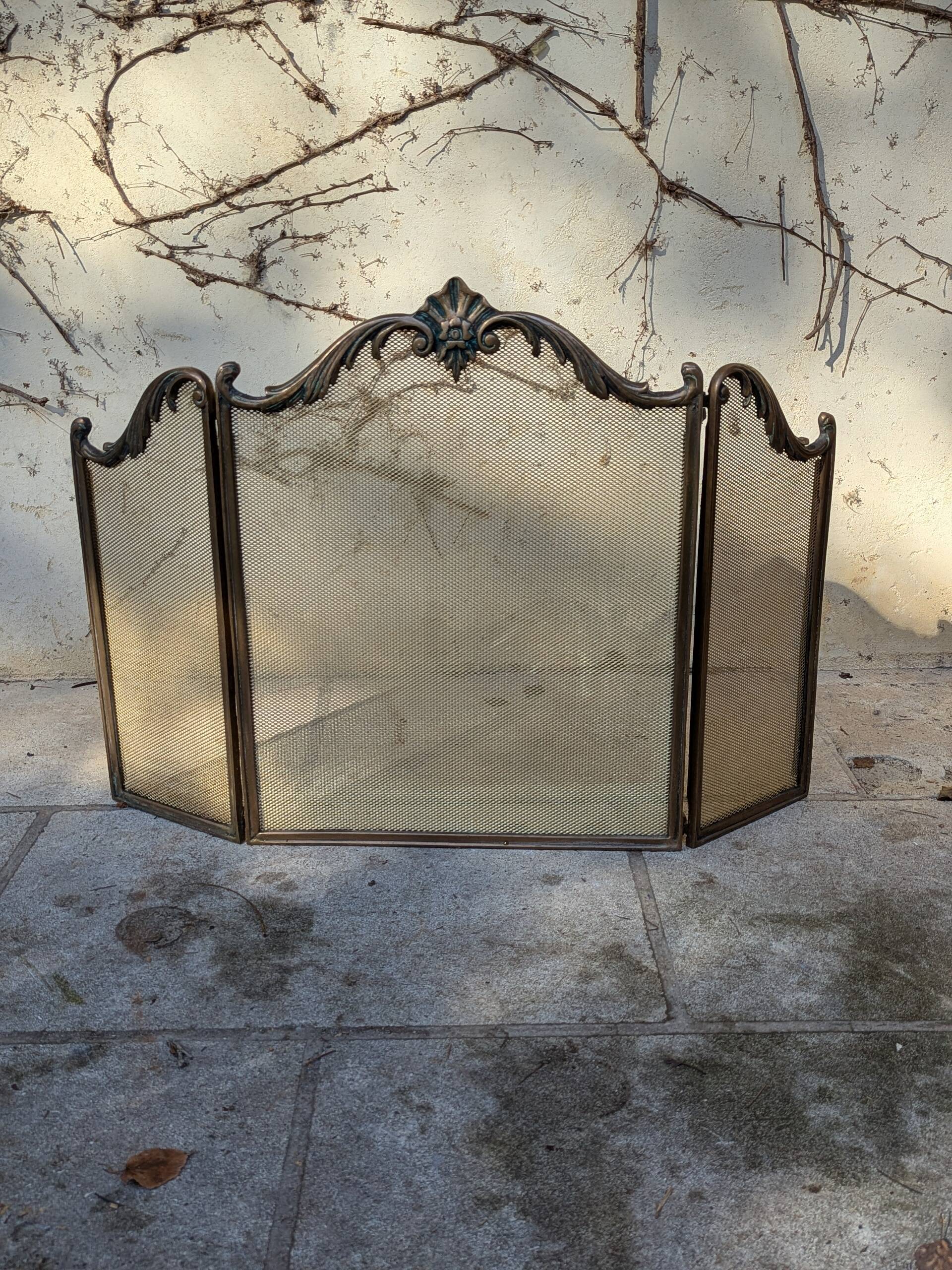 Brass fire screen with 2 leaves