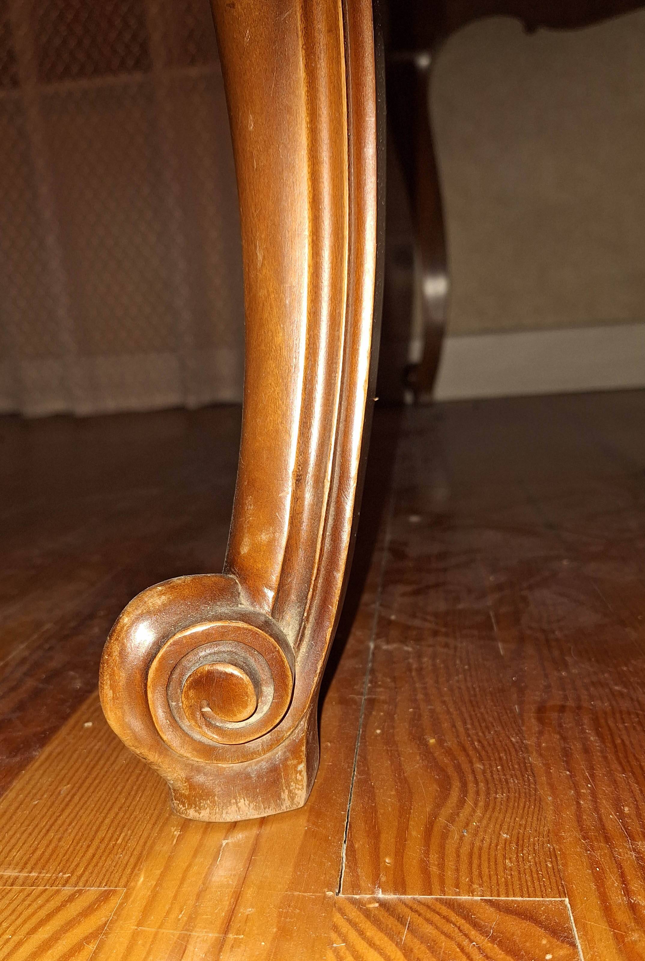 Extendable table in Louis XV style made of solid cherry wood and marquetry.